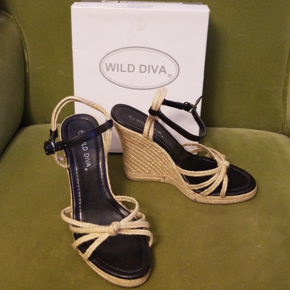 Wild Diva Wedge Sandals Size 7